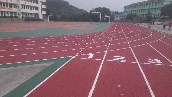 湖南省安化縣冷市鎮(zhèn)大橋?qū)W校塑膠運(yùn)動(dòng)場(chǎng)